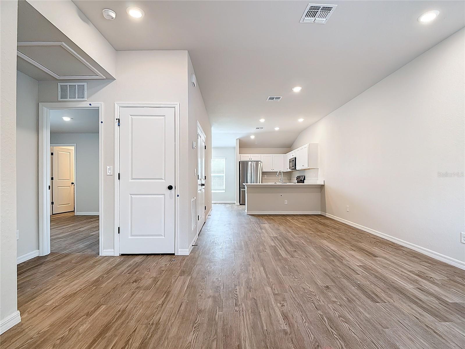 Image 11 of 37 For 27169 Washington Street