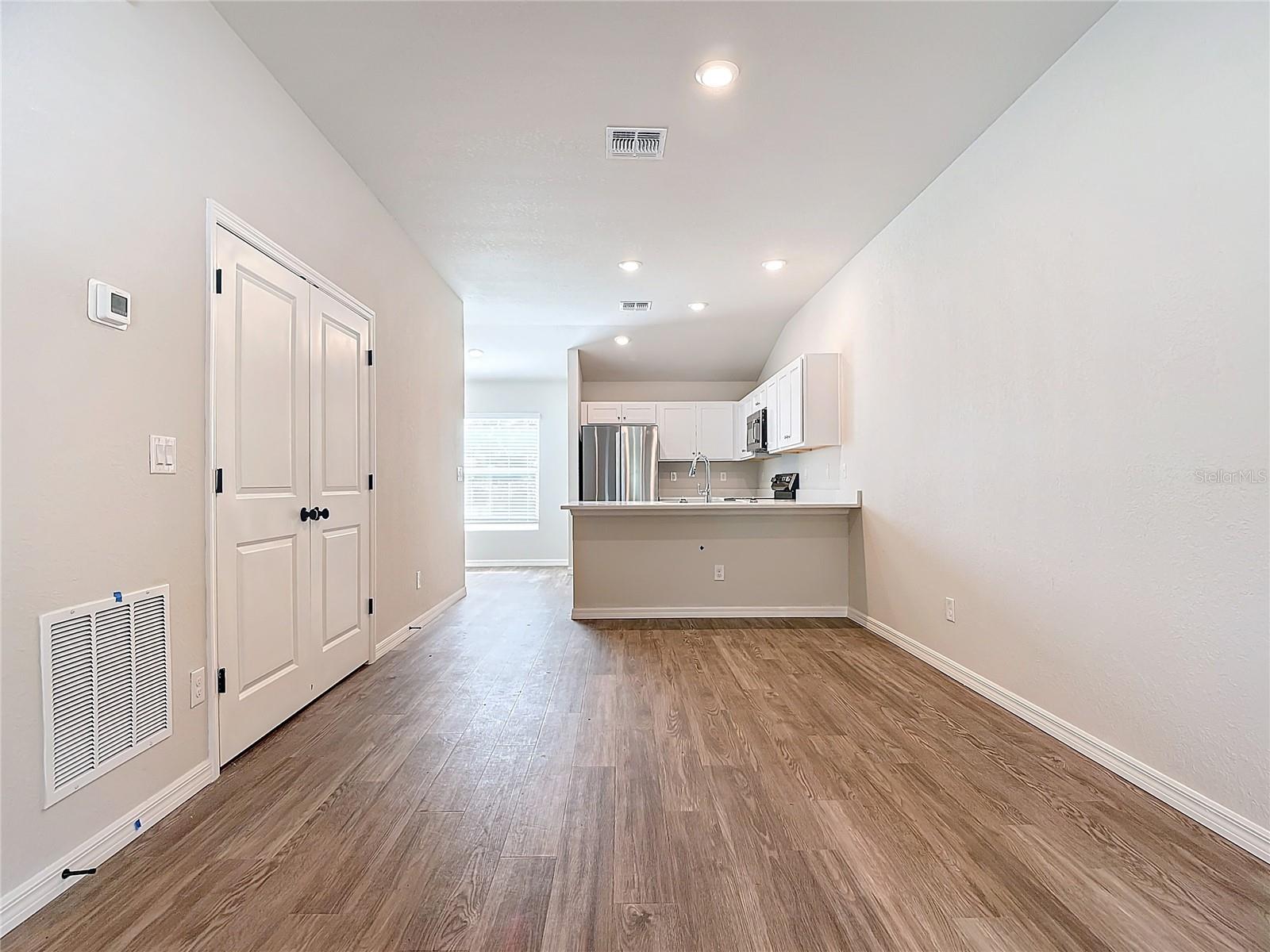 Image 12 of 37 For 27169 Washington Street