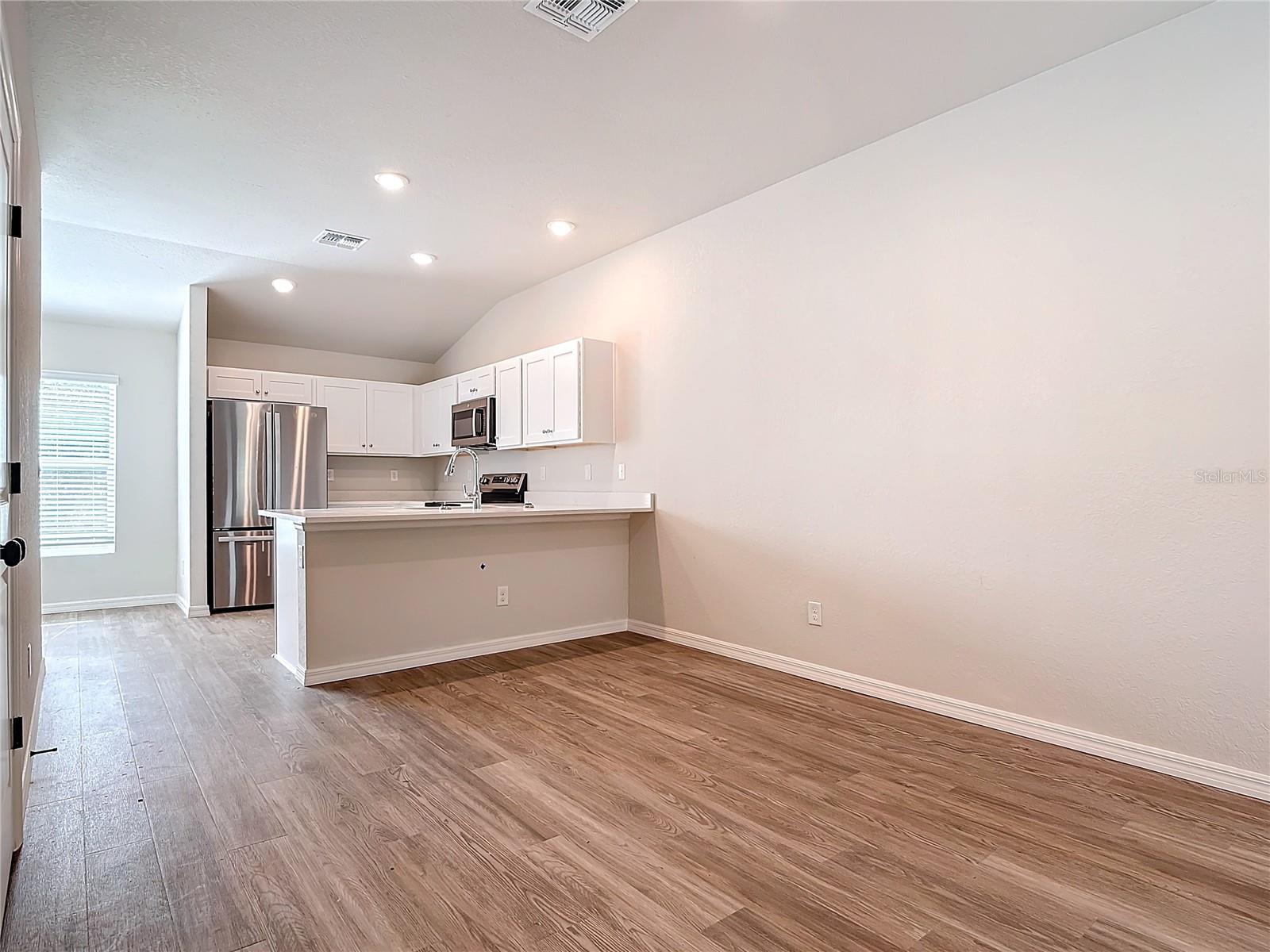 Image 13 of 37 For 27169 Washington Street