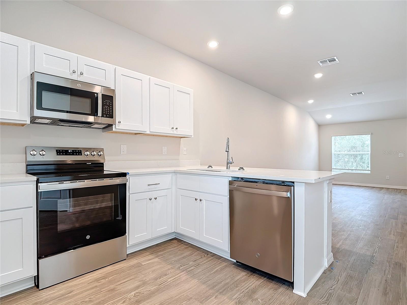 Image 16 of 37 For 27169 Washington Street