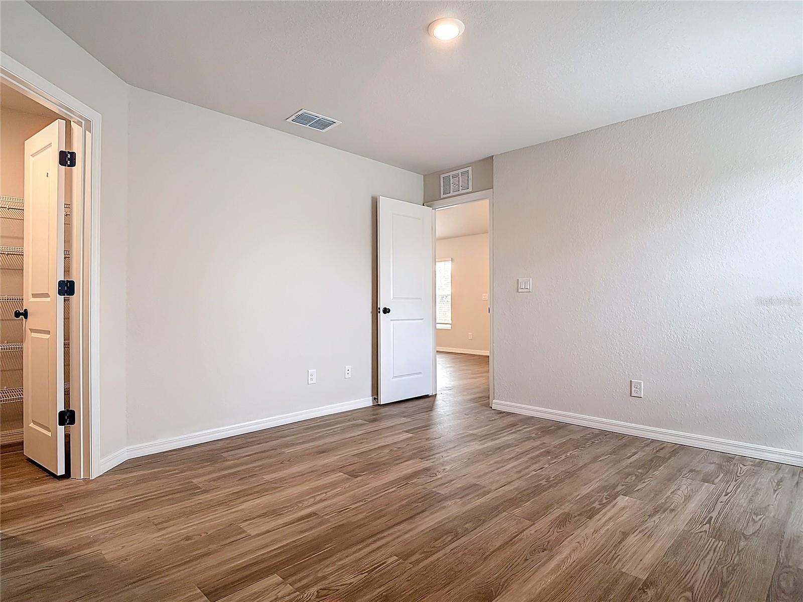 Image 29 of 37 For 27169 Washington Street