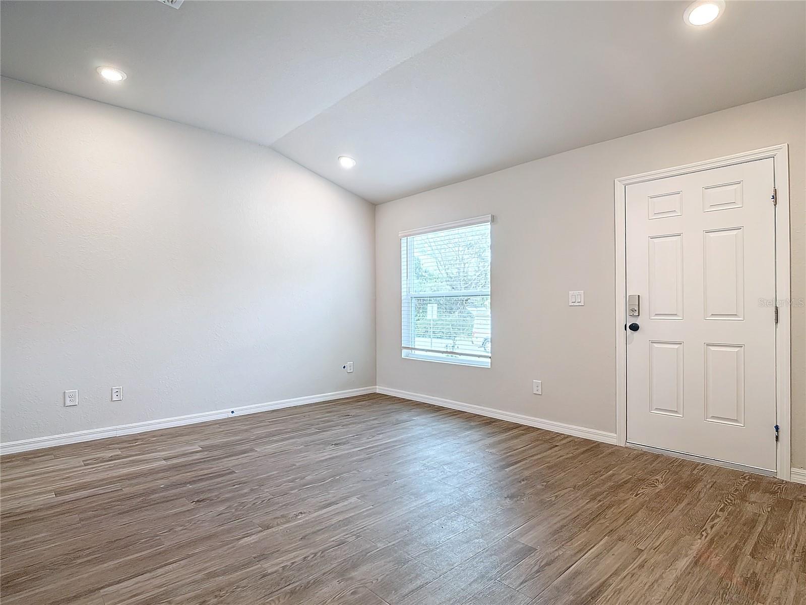 Image 4 of 37 For 27169 Washington Street