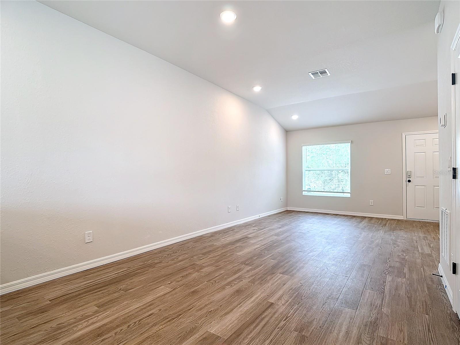 Image 6 of 37 For 27169 Washington Street