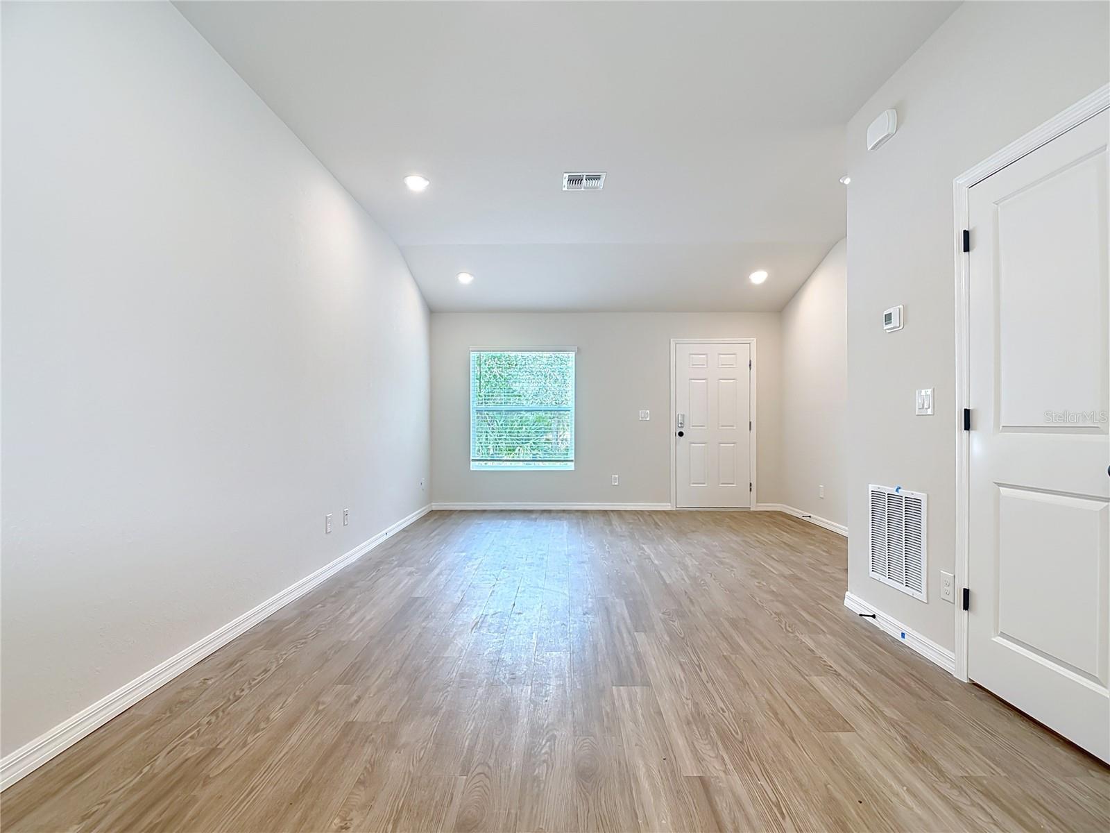 Image 7 of 37 For 27169 Washington Street