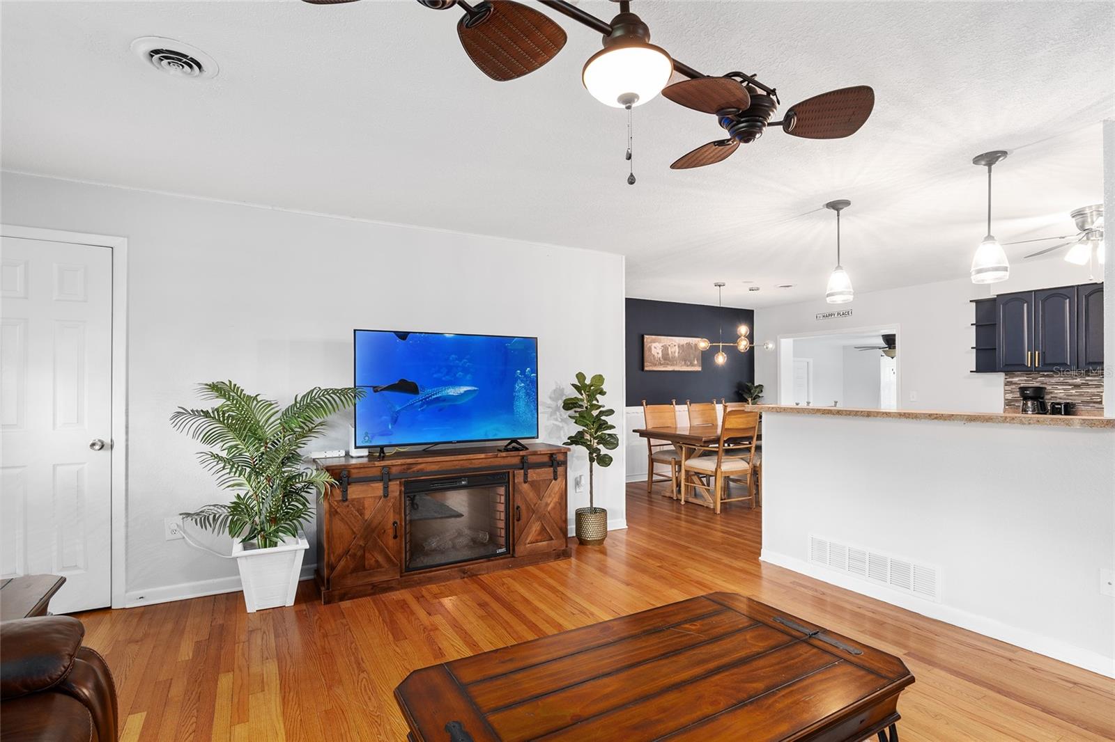 Image 6 of 29 For 717 39th Court