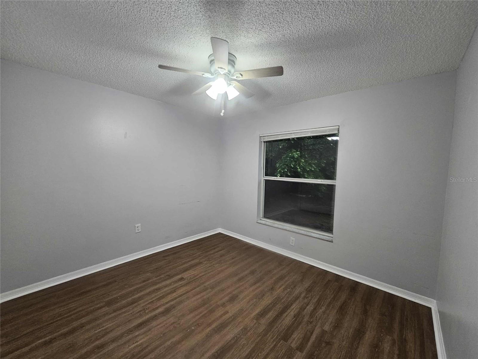 Image 28 of 37 For 110 Outlook Avenue