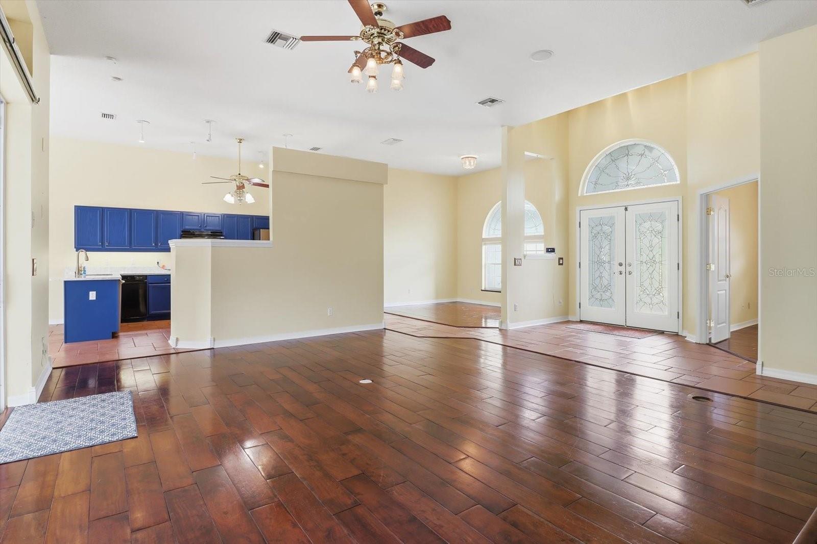 Image 19 of 48 For 24 Livingstone Daisy Court 12