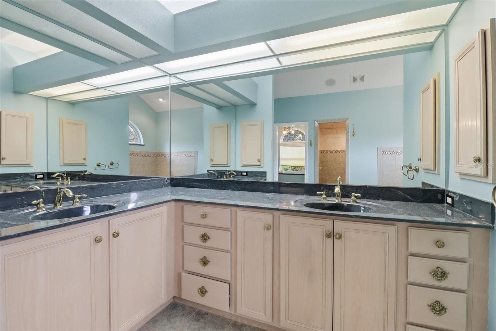 Image 27 of 48 For 24 Livingstone Daisy Court 12