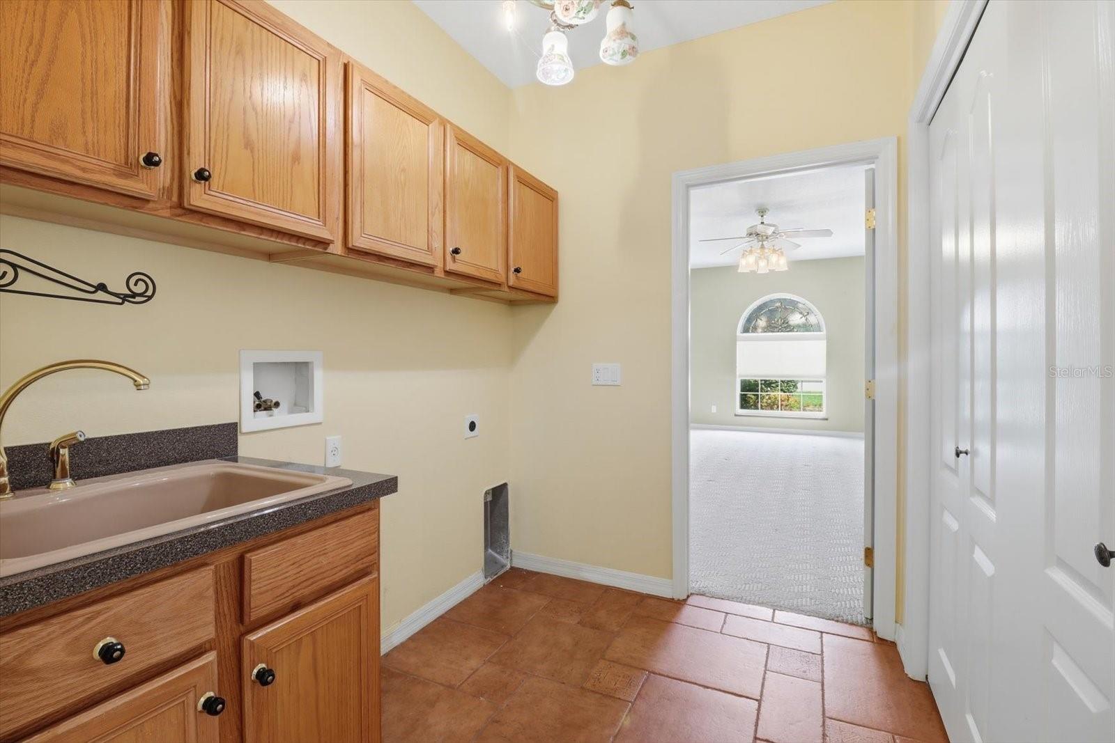 Image 34 of 48 For 24 Livingstone Daisy Court 12