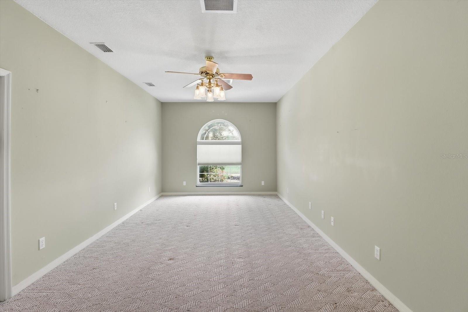 Image 35 of 48 For 24 Livingstone Daisy Court 12