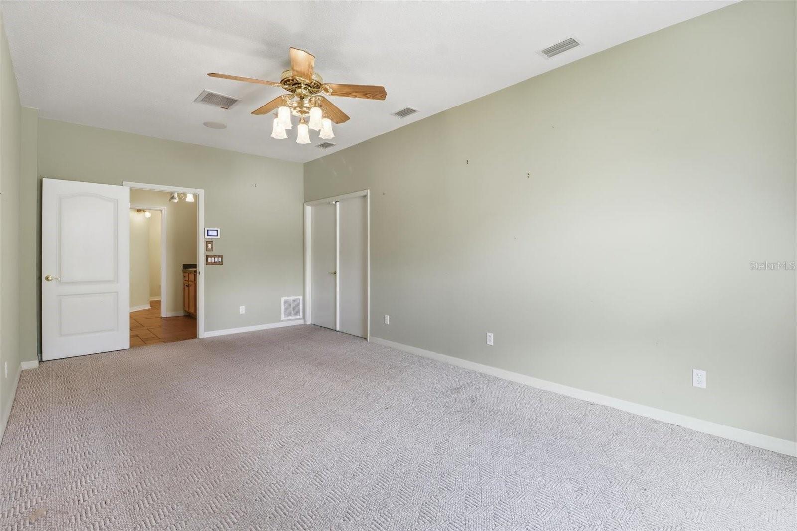 Image 36 of 48 For 24 Livingstone Daisy Court 12