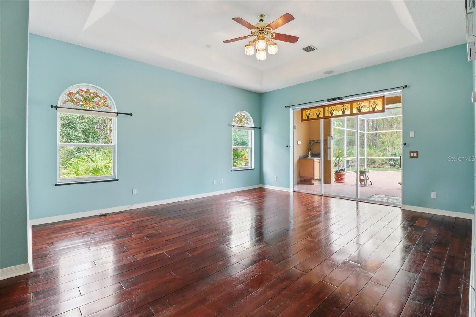 Image 4 of 48 For 24 Livingstone Daisy Court 12