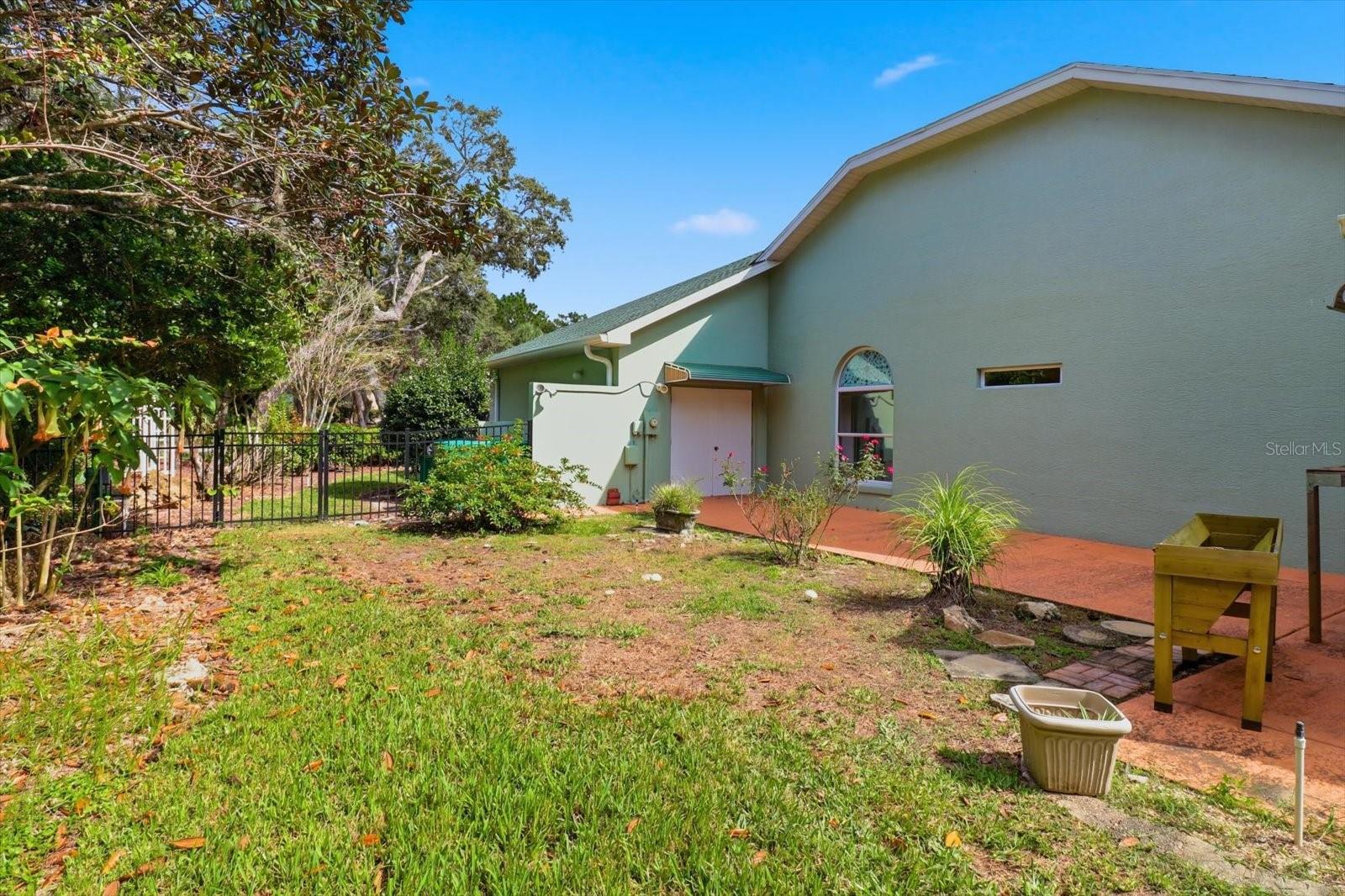 Image 43 of 48 For 24 Livingstone Daisy Court 12