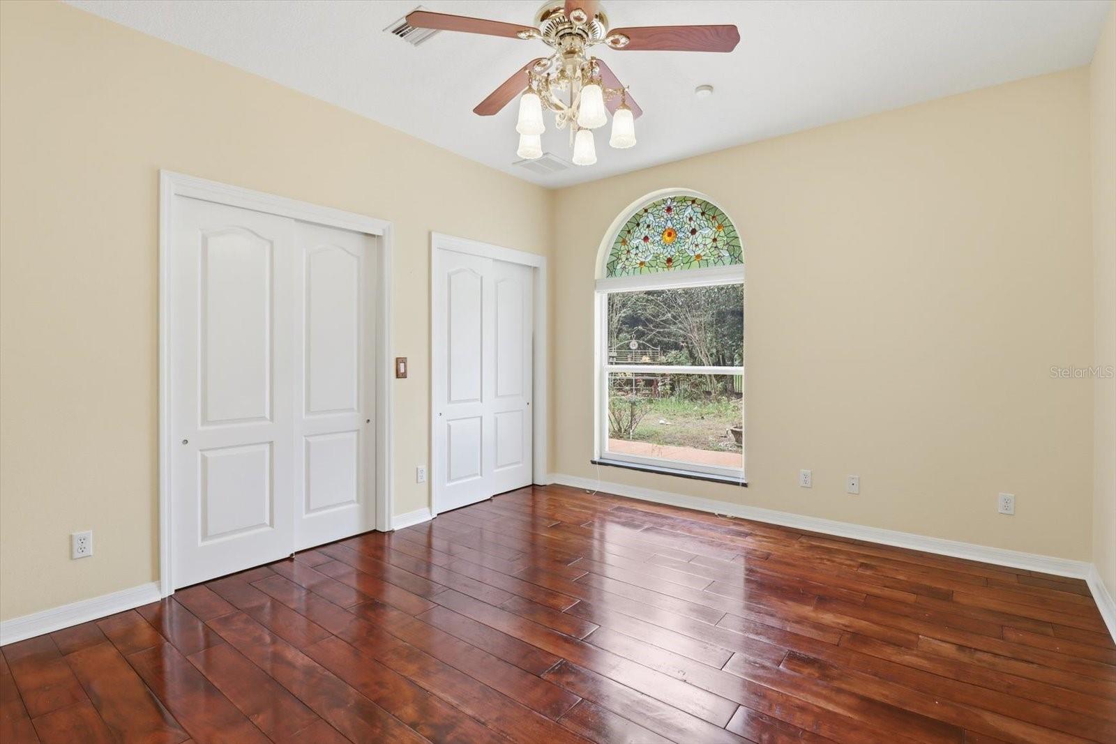 Image 5 of 48 For 24 Livingstone Daisy Court 12