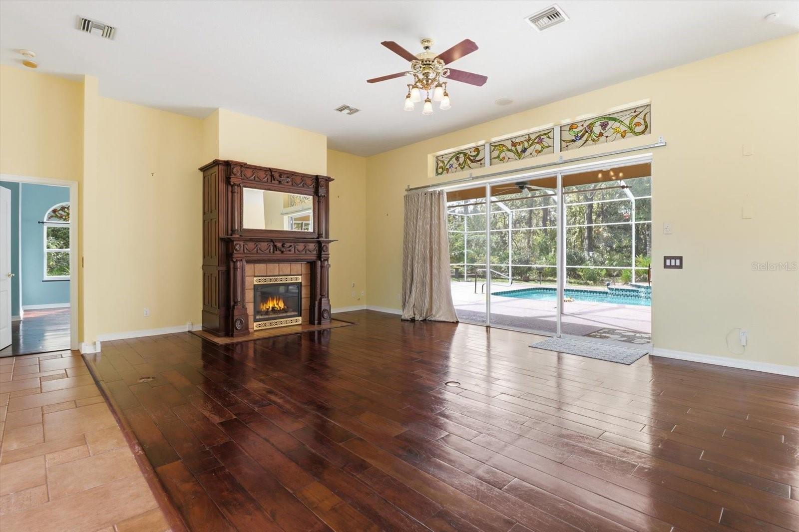 Image 8 of 48 For 24 Livingstone Daisy Court 12