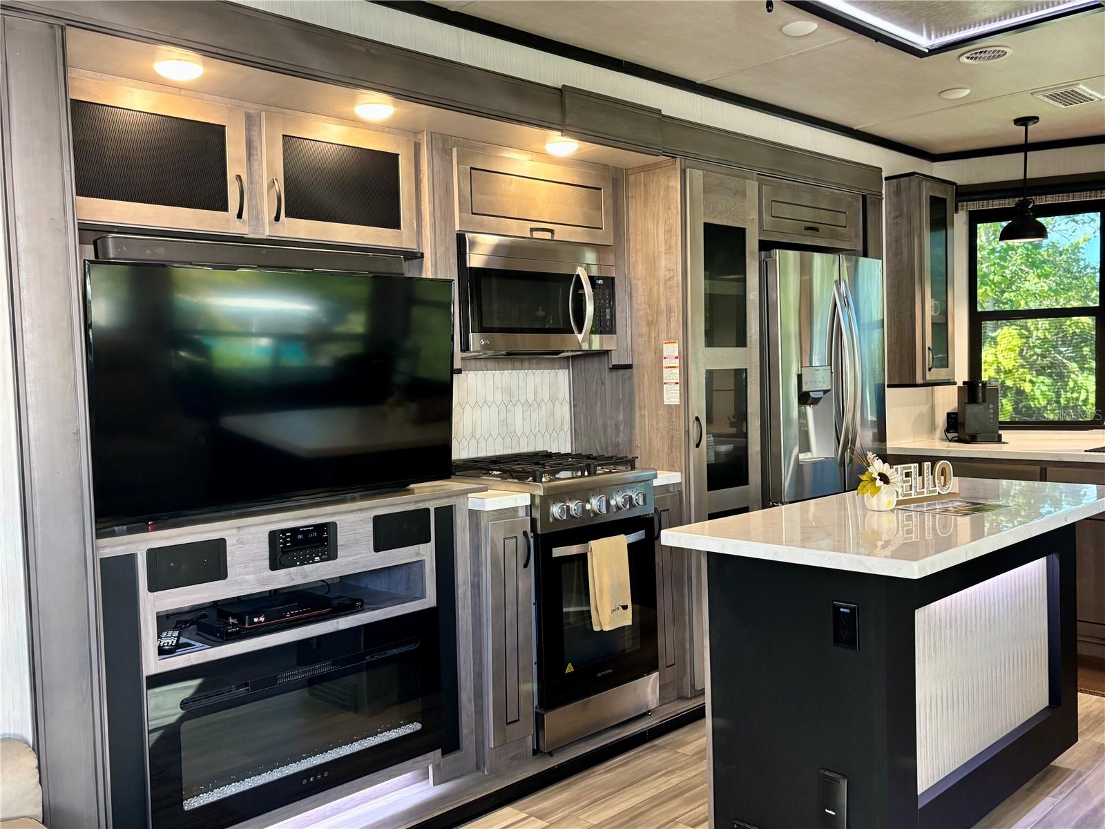 Image 16 of 36 For 3259 102nd Avenue Road