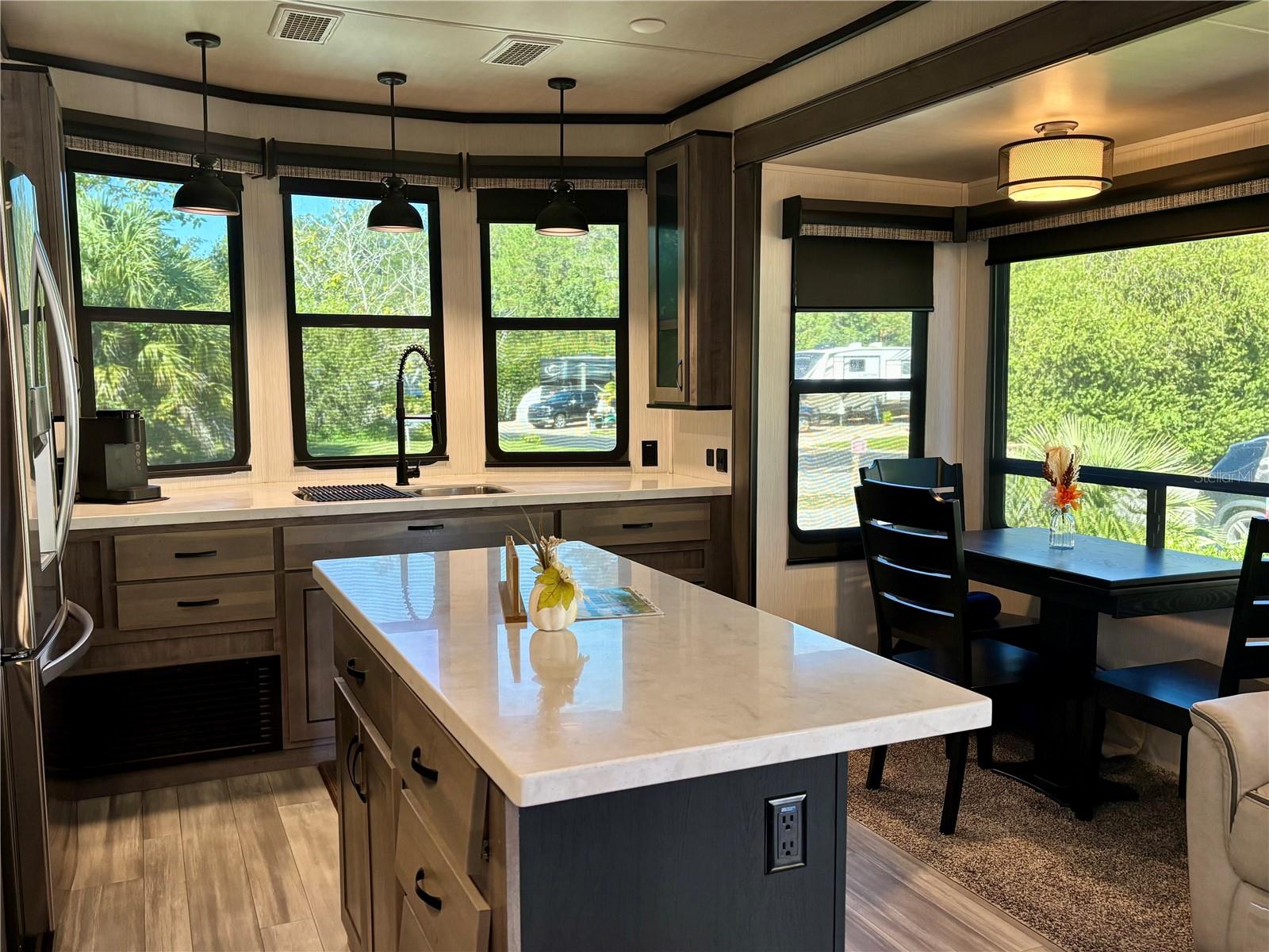 Image 17 of 36 For 3259 102nd Avenue Road