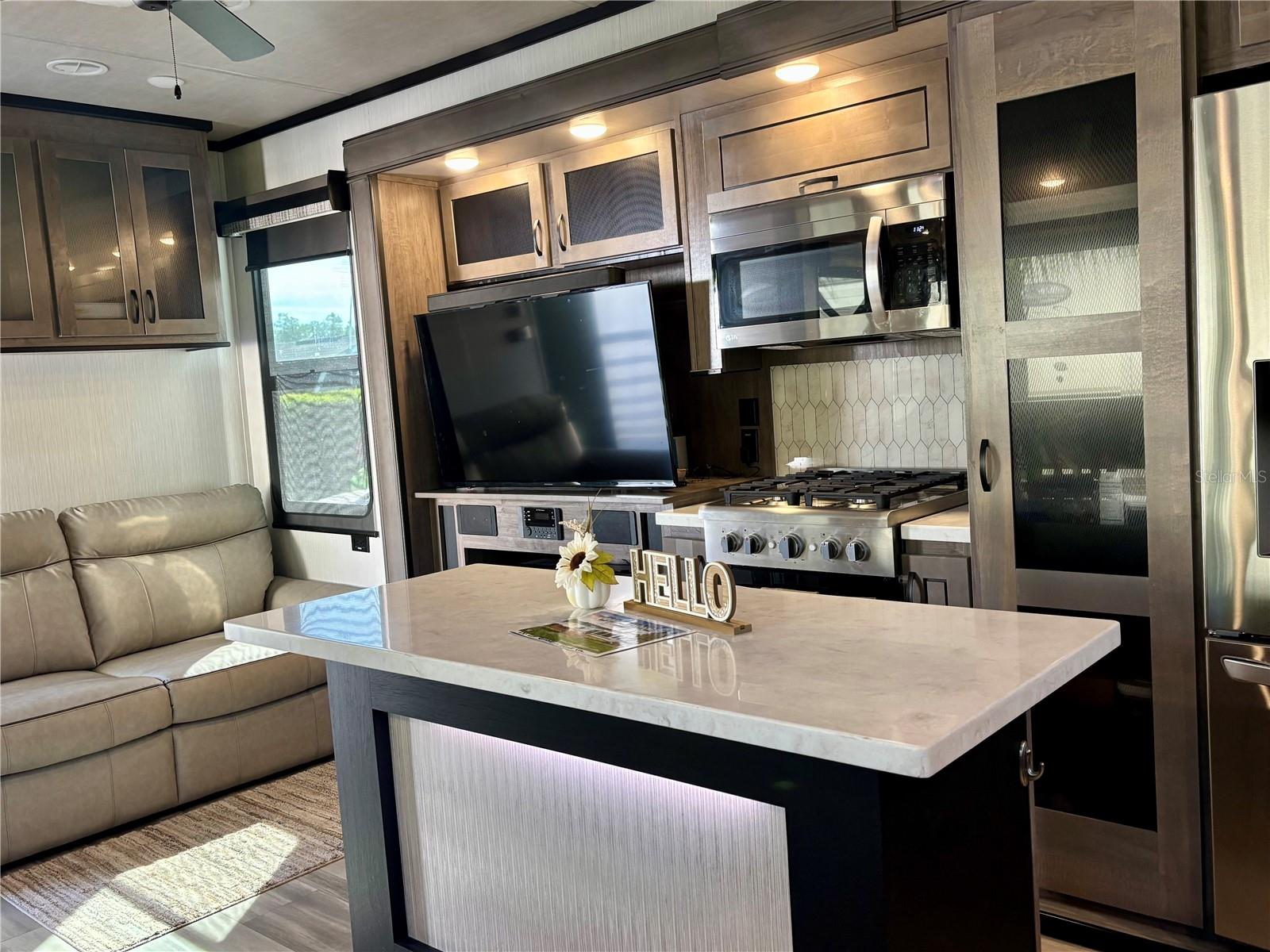 Image 19 of 36 For 3259 102nd Avenue Road