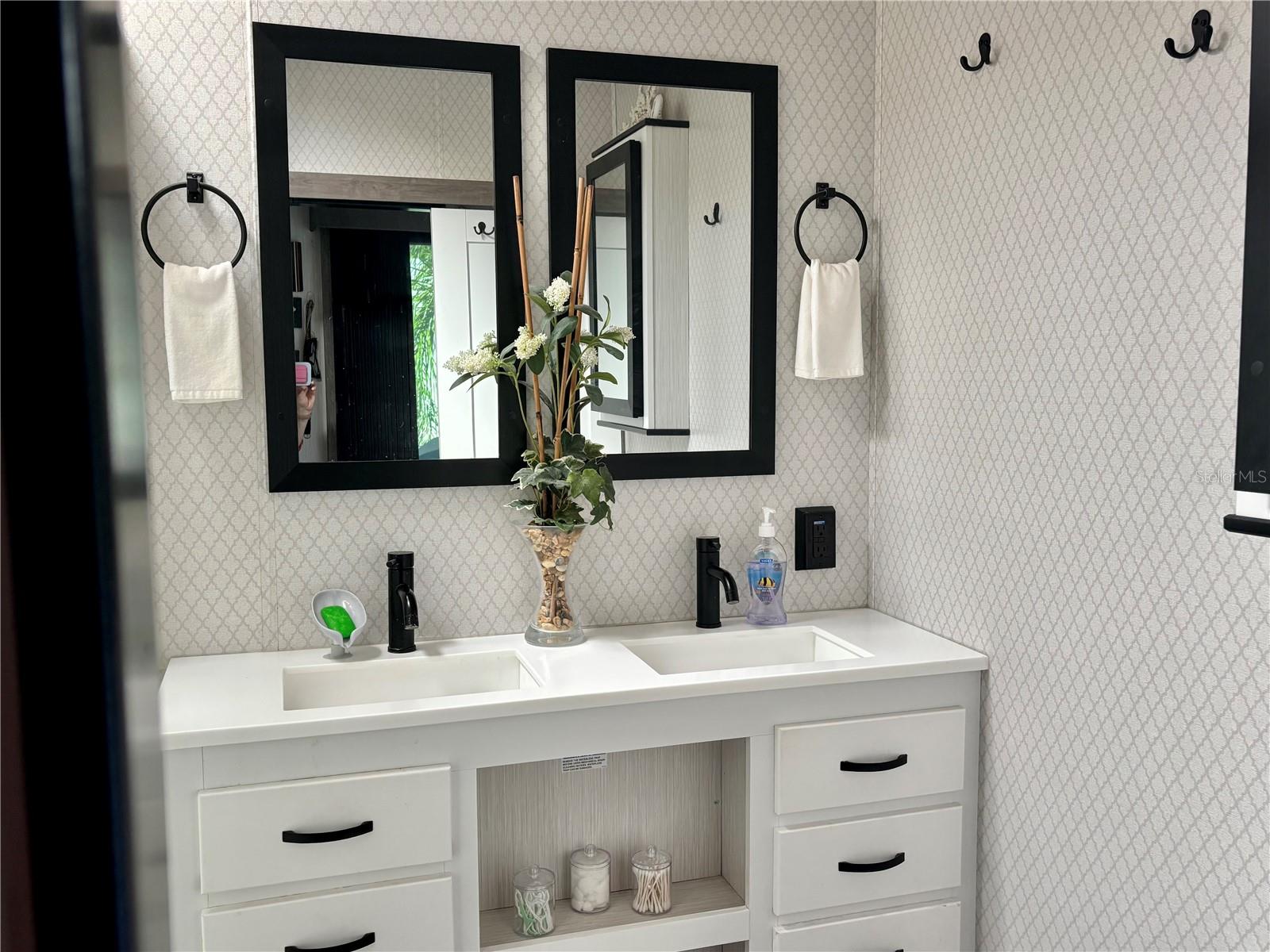 Image 22 of 36 For 3259 102nd Avenue Road