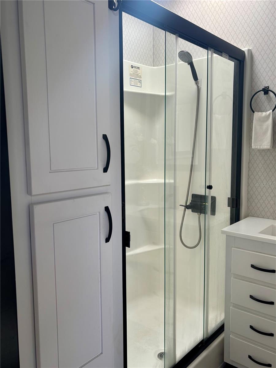 Image 24 of 36 For 3259 102nd Avenue Road