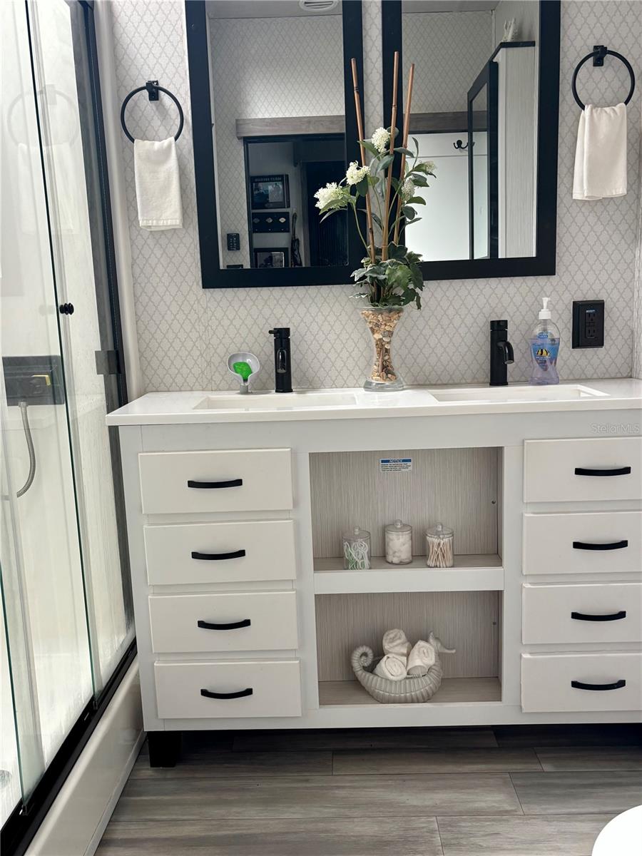 Image 25 of 36 For 3259 102nd Avenue Road