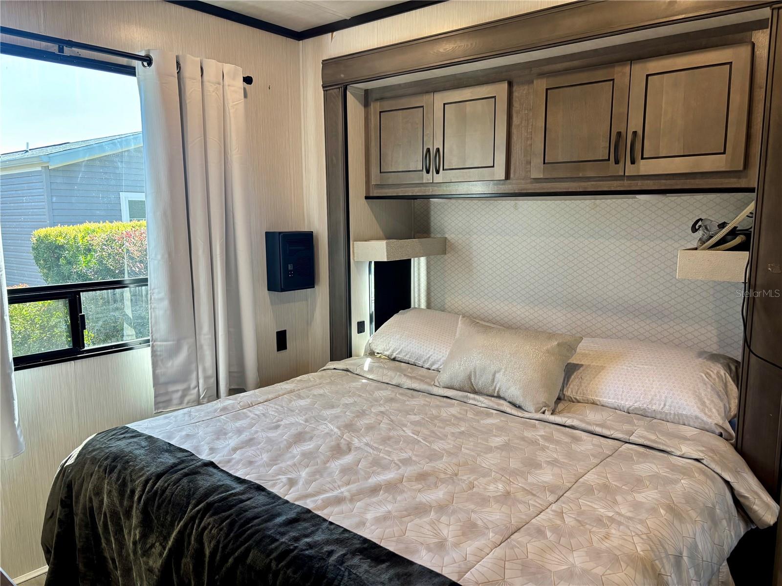 Image 27 of 36 For 3259 102nd Avenue Road