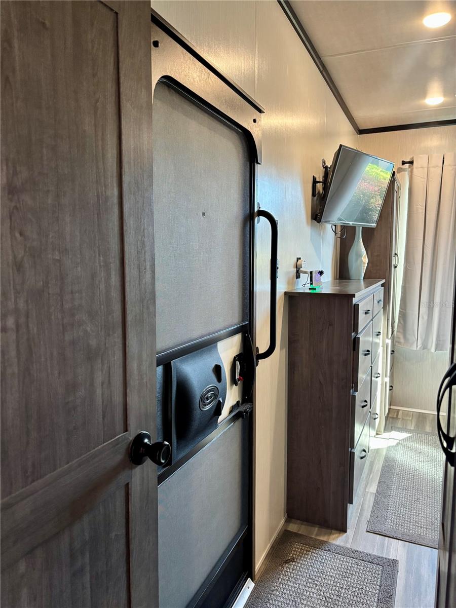 Image 30 of 36 For 3259 102nd Avenue Road