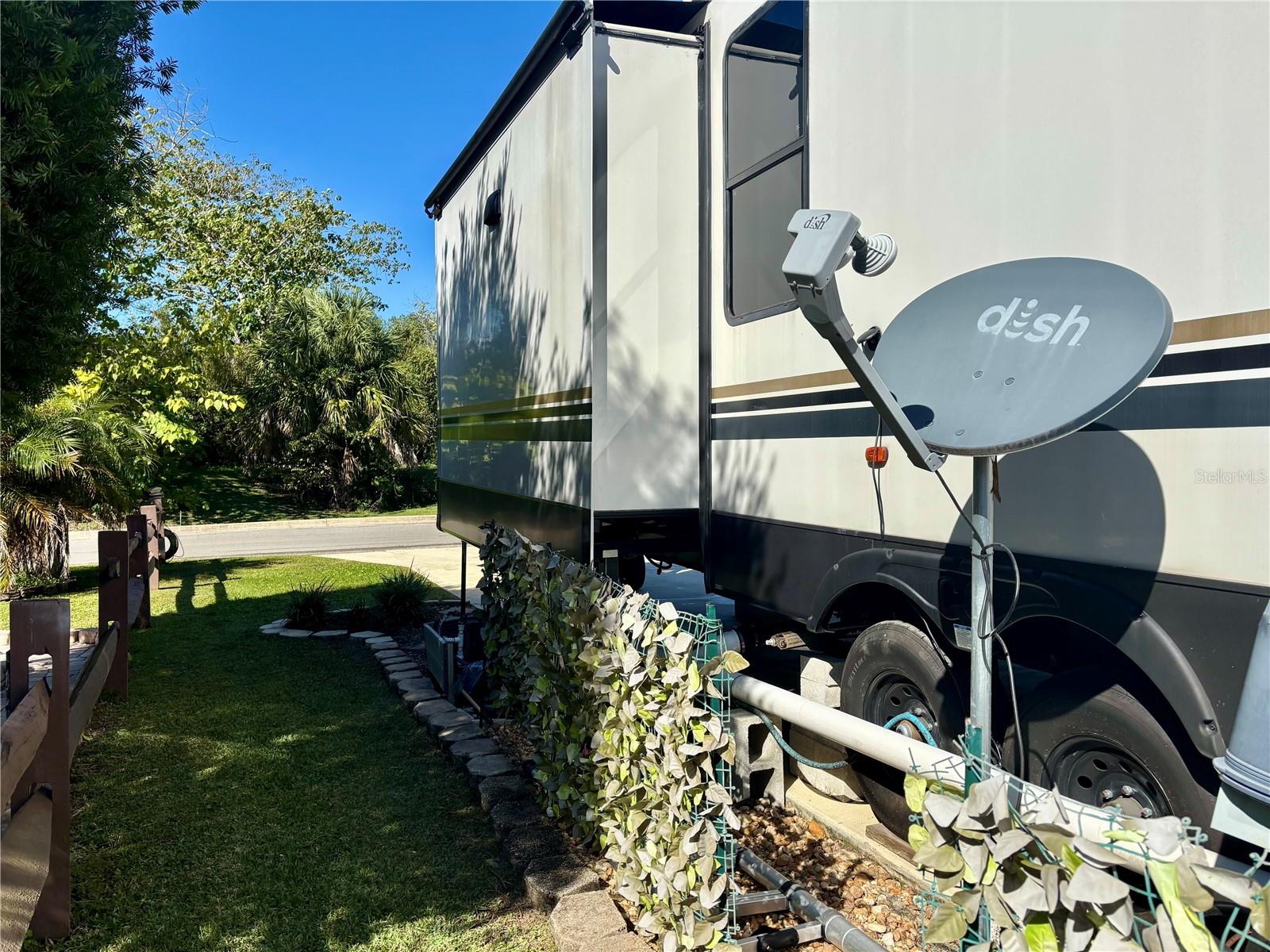 Image 5 of 36 For 3259 102nd Avenue Road