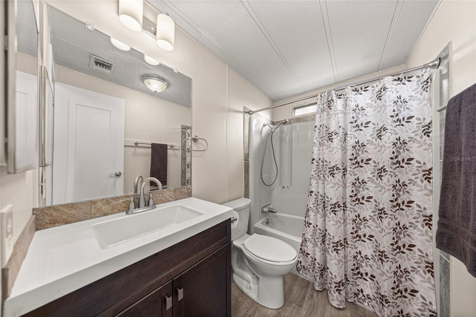 Image 20 of 31 For 712 Devon Drive