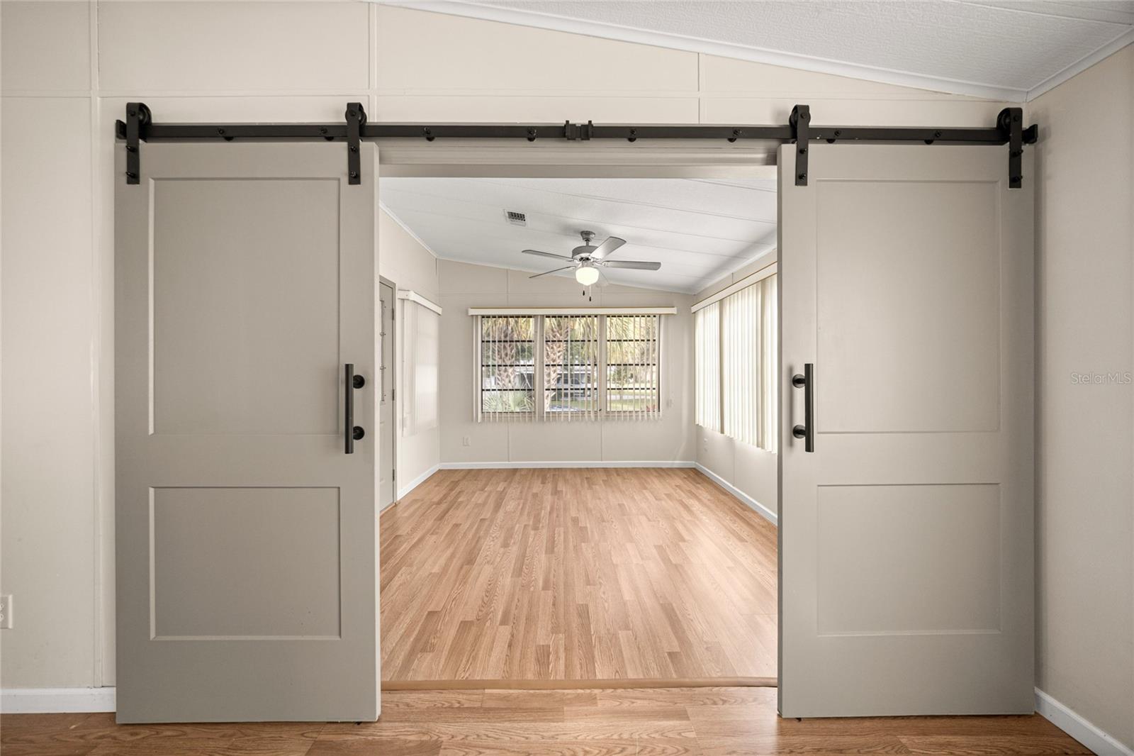 Image 6 of 31 For 712 Devon Drive