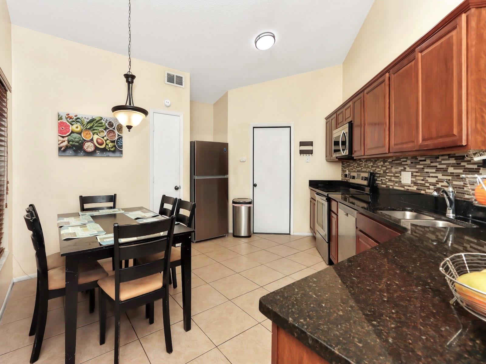 Image 8 of 36 For 8822 Kensington Court