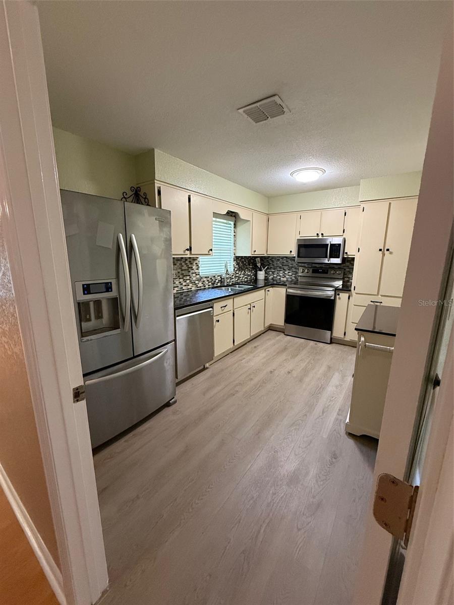 Image 9 of 13 For 3250 Lake Weir Avenue