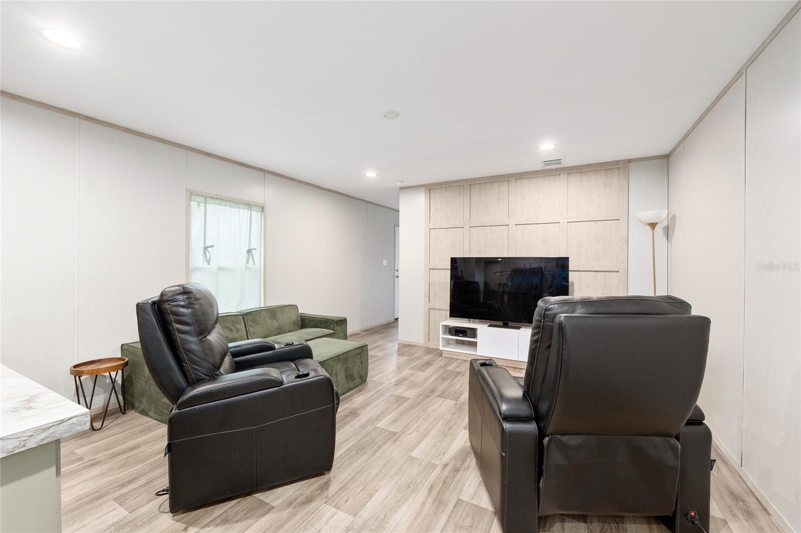 Image 18 of 57 For 14642 111th Terrace