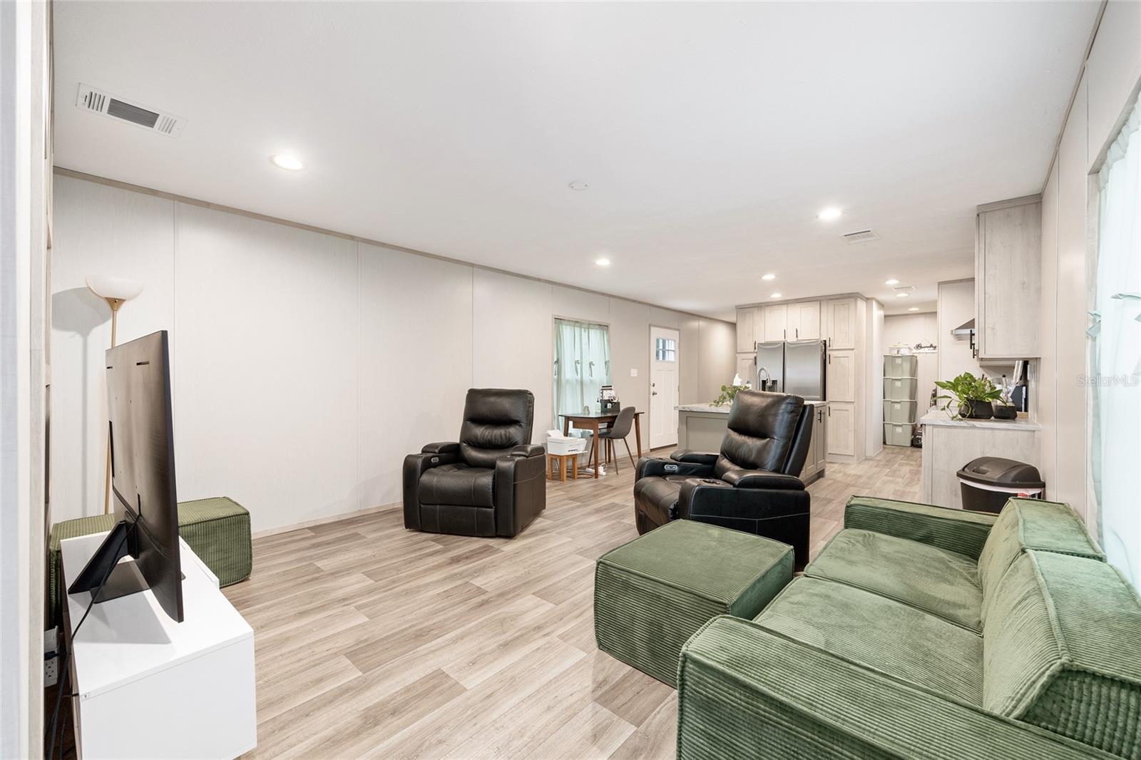 Image 20 of 57 For 14642 111th Terrace