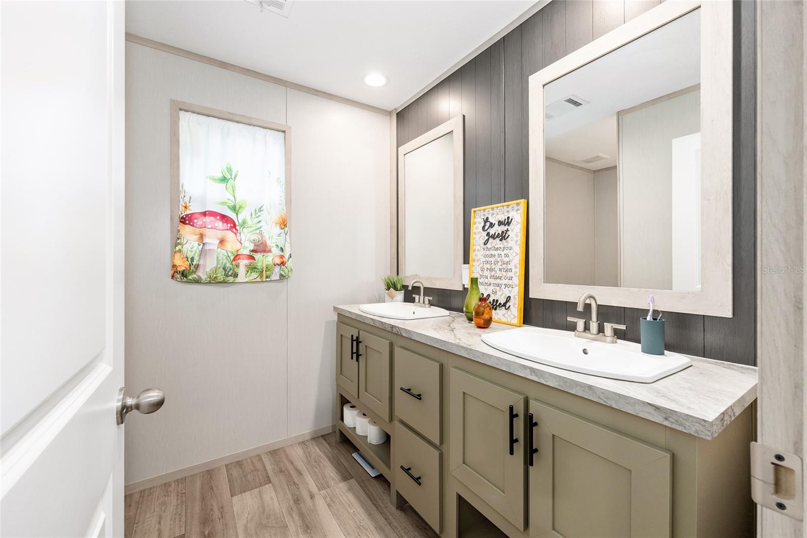 Image 24 of 57 For 14642 111th Terrace