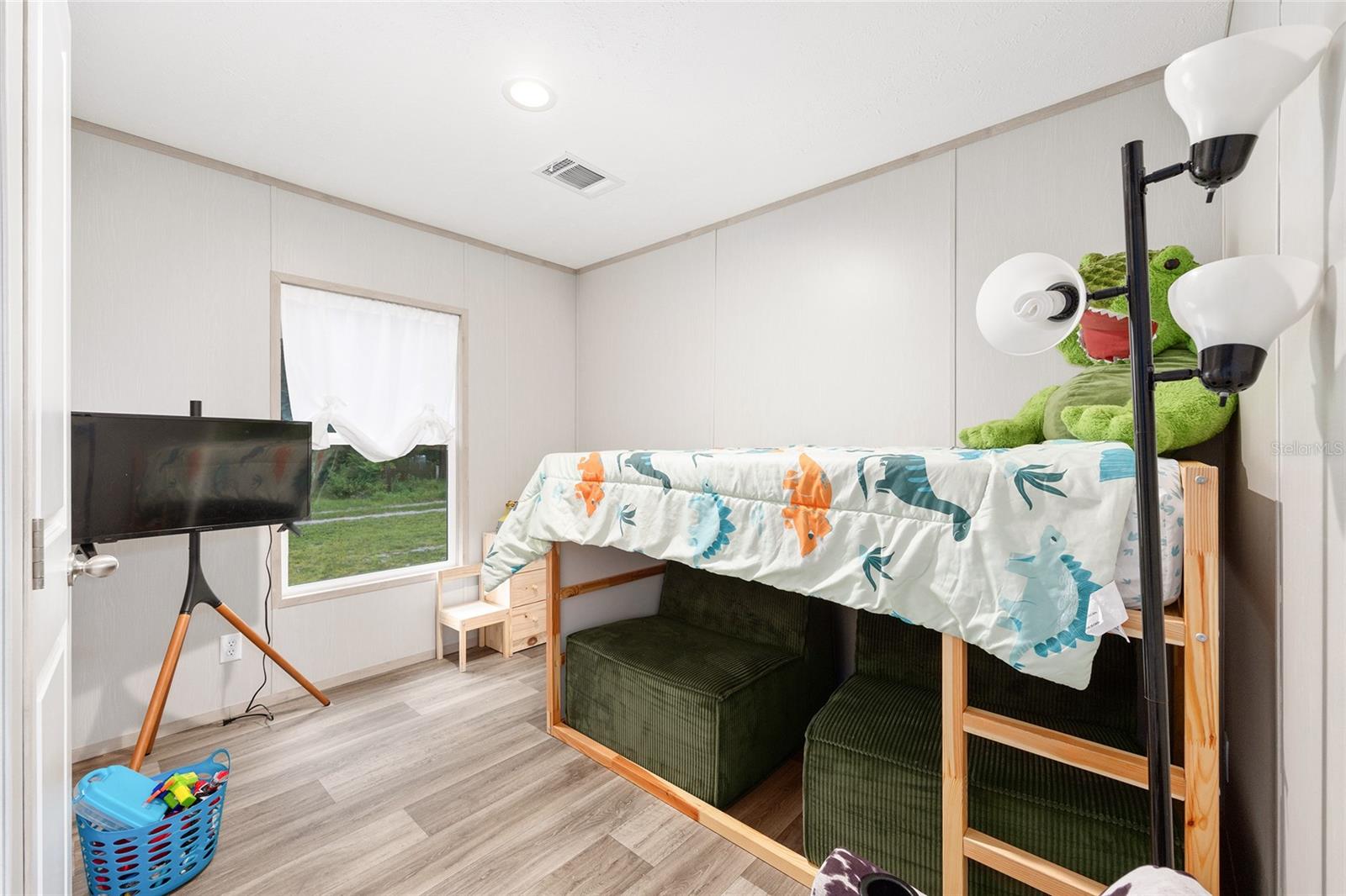 Image 31 of 57 For 14642 111th Terrace