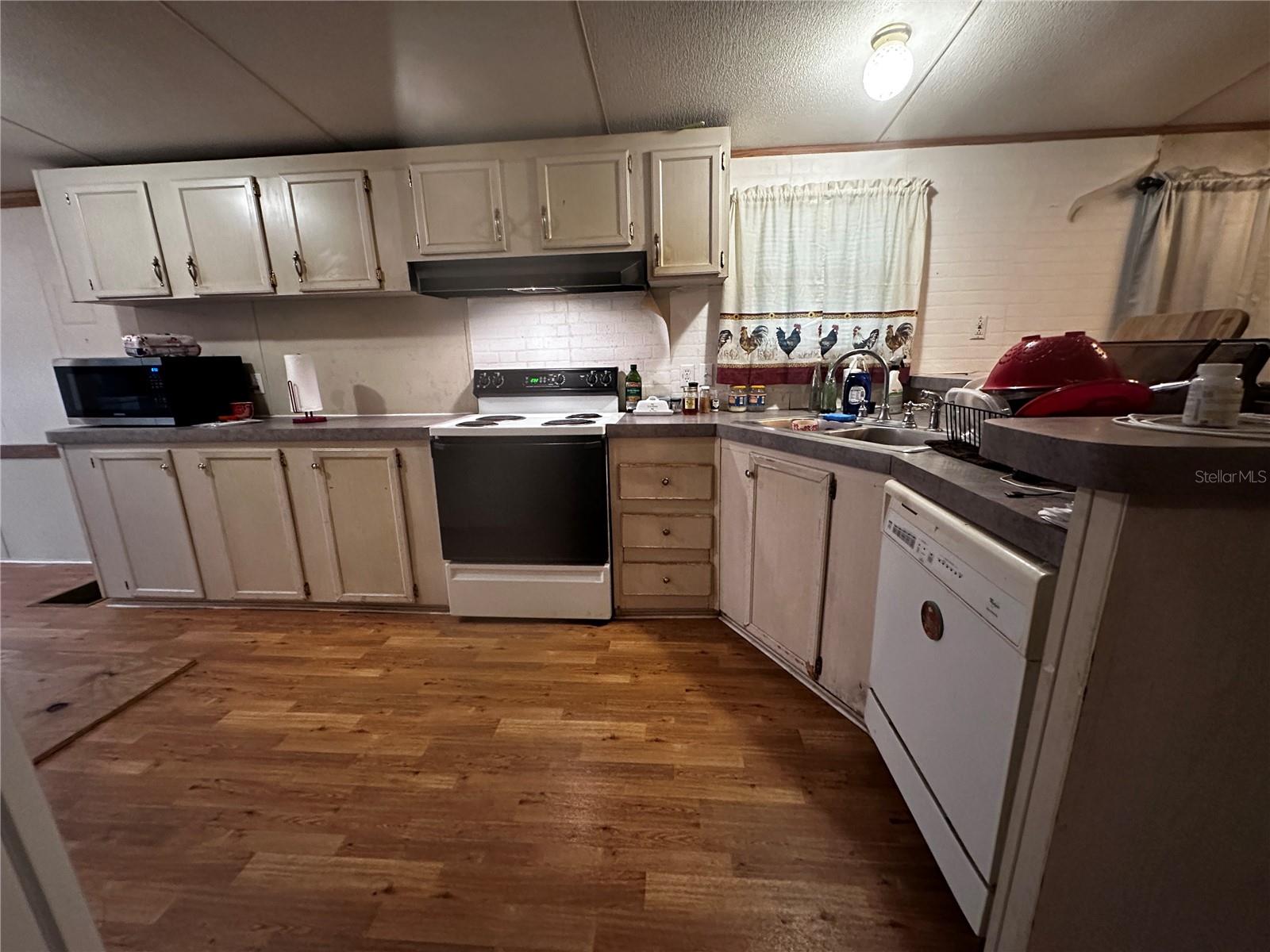 Image 4 of 90 For 1160 Dyal Avenue