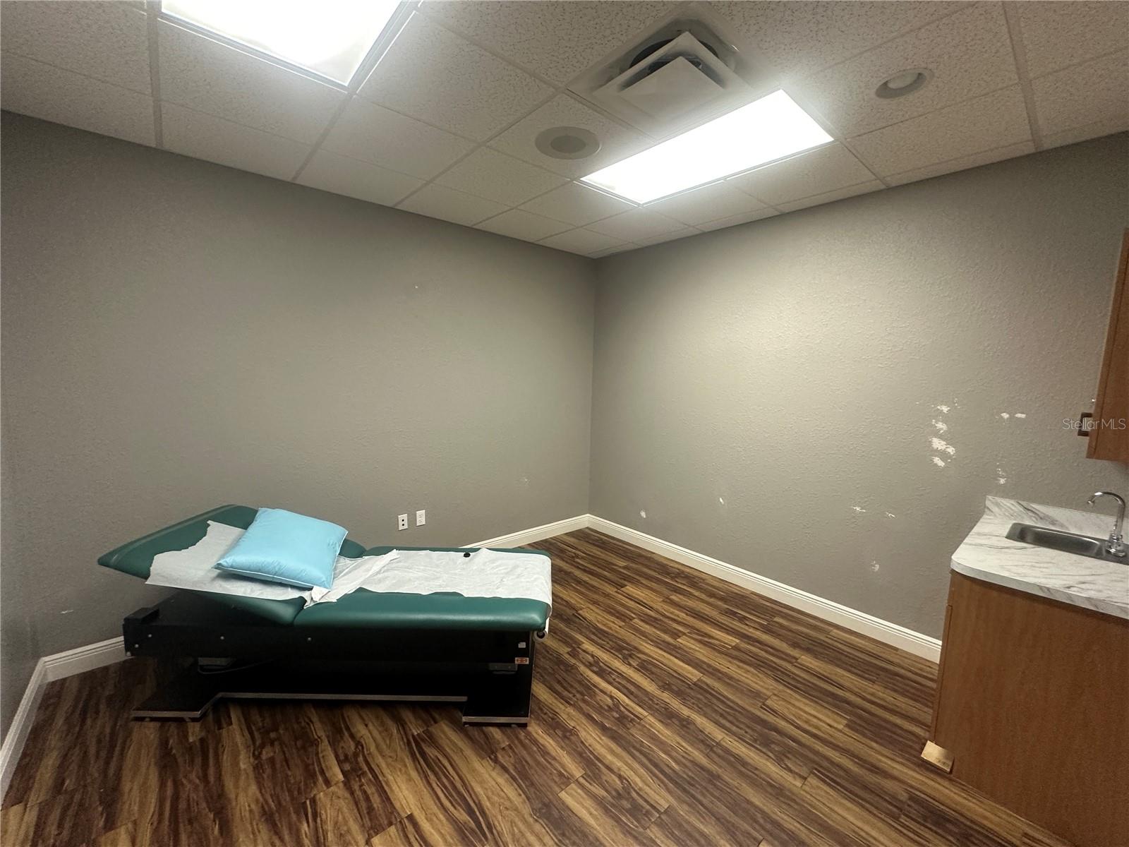 Image 10 of 21 For 1720 16th Avenue 300