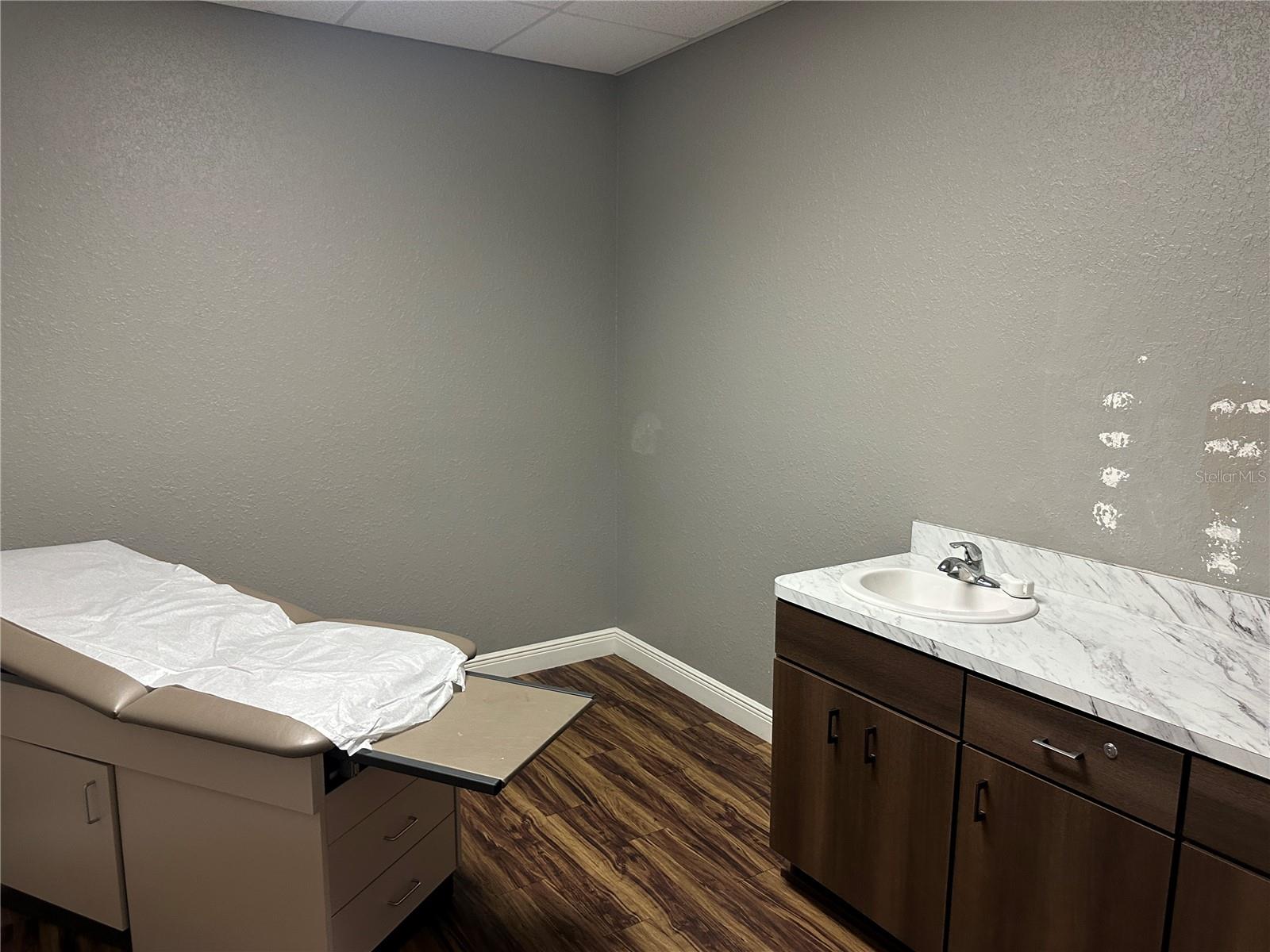 Image 7 of 21 For 1720 16th Avenue 300