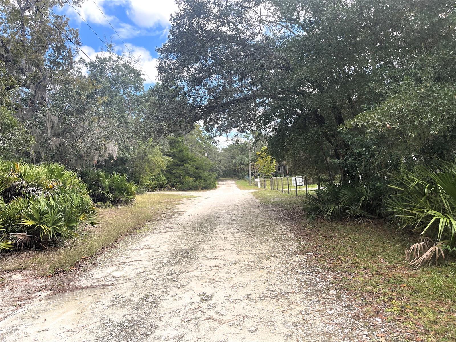 Listing photo id 3 for 6712 Macopin Lane