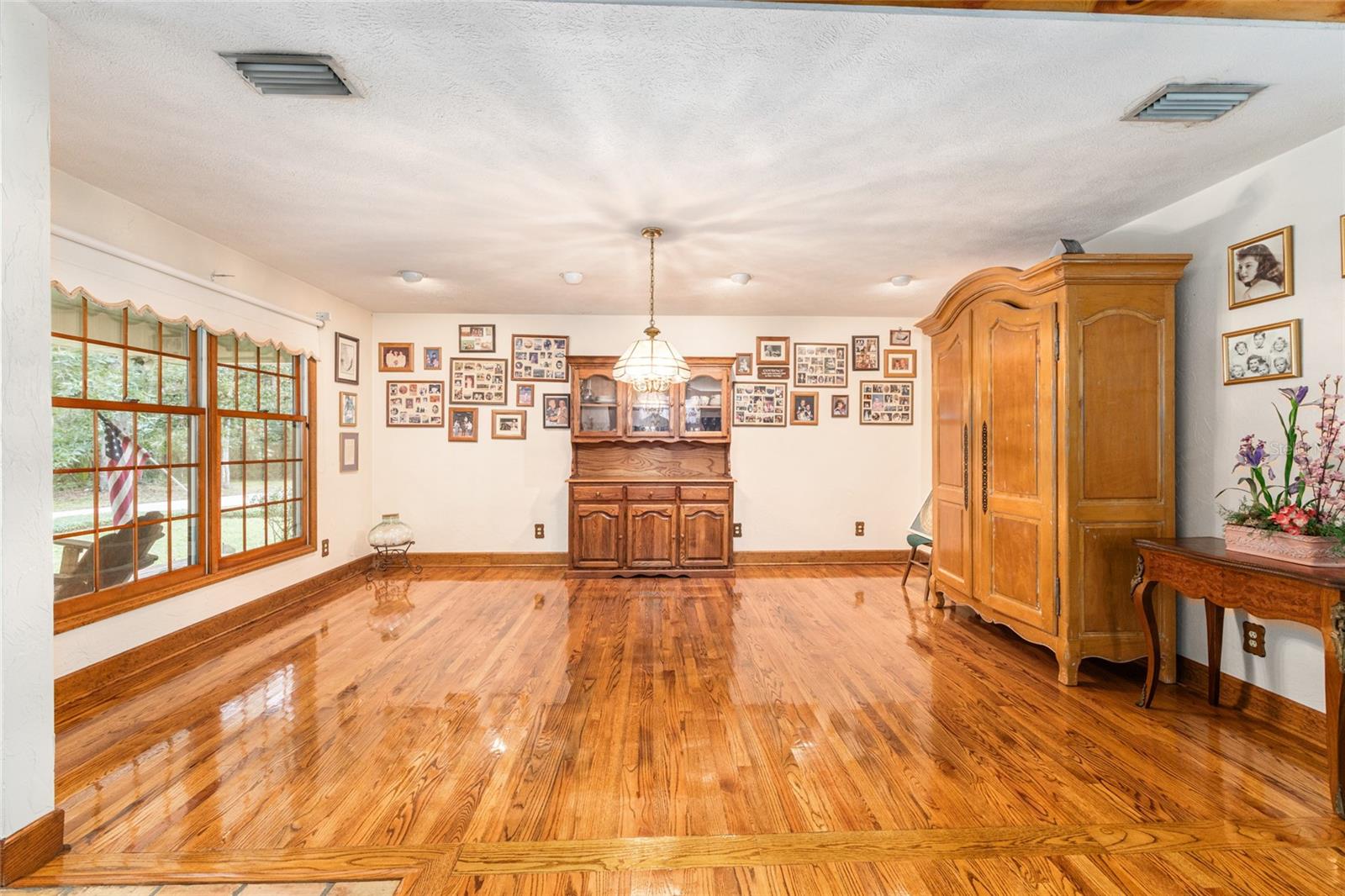 Image 8 of 42 For 6641 19th Avenue Road