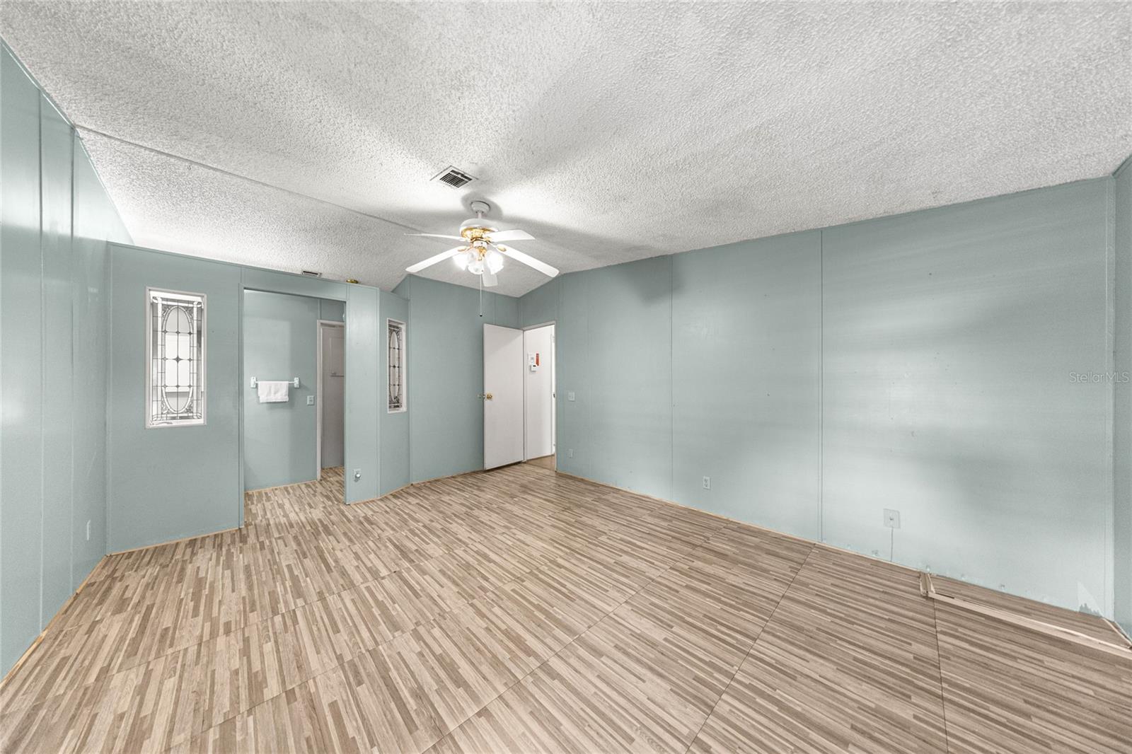 Image 14 of 39 For 6366 84th Lane