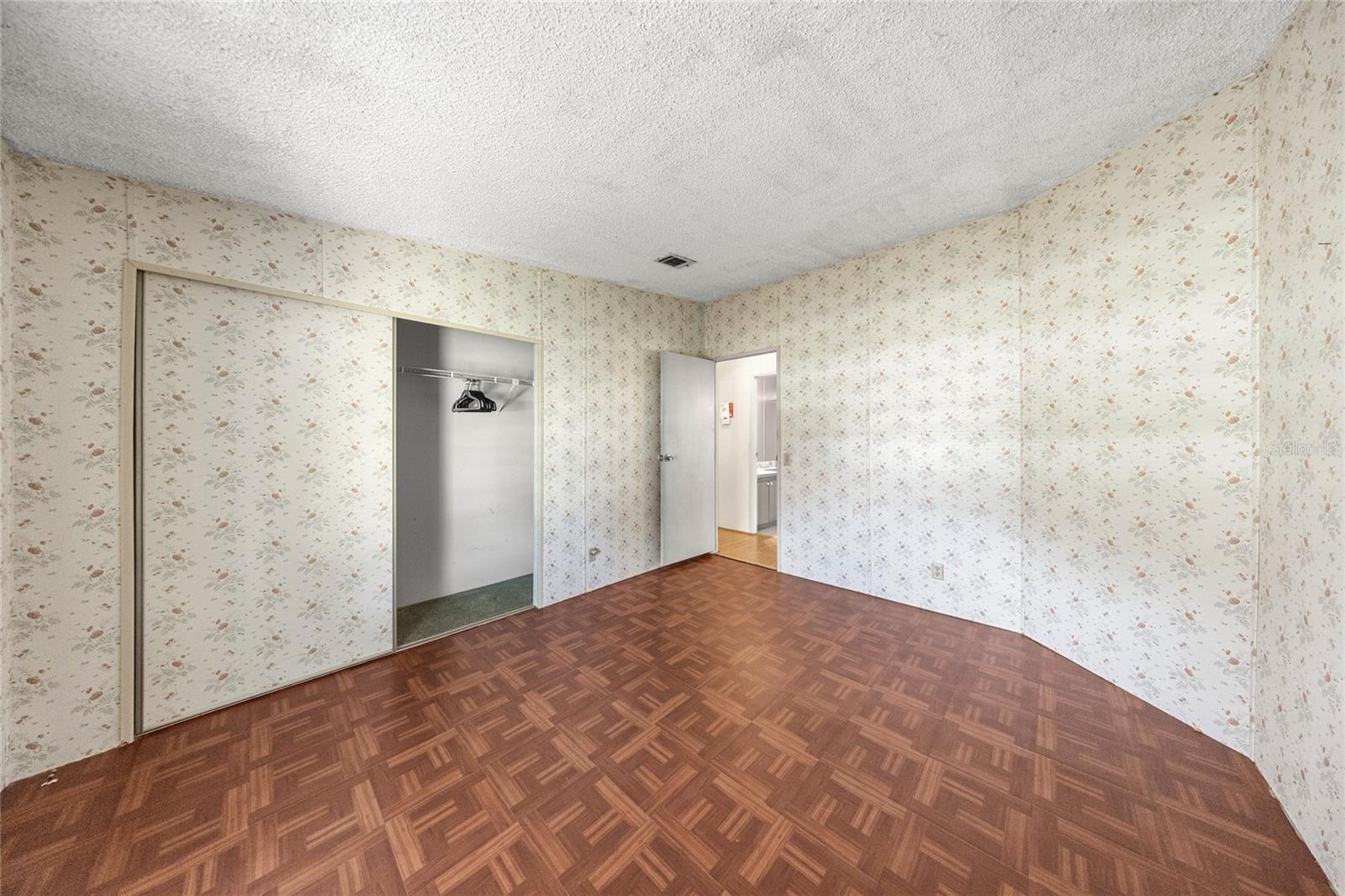 Image 16 of 39 For 6366 84th Lane