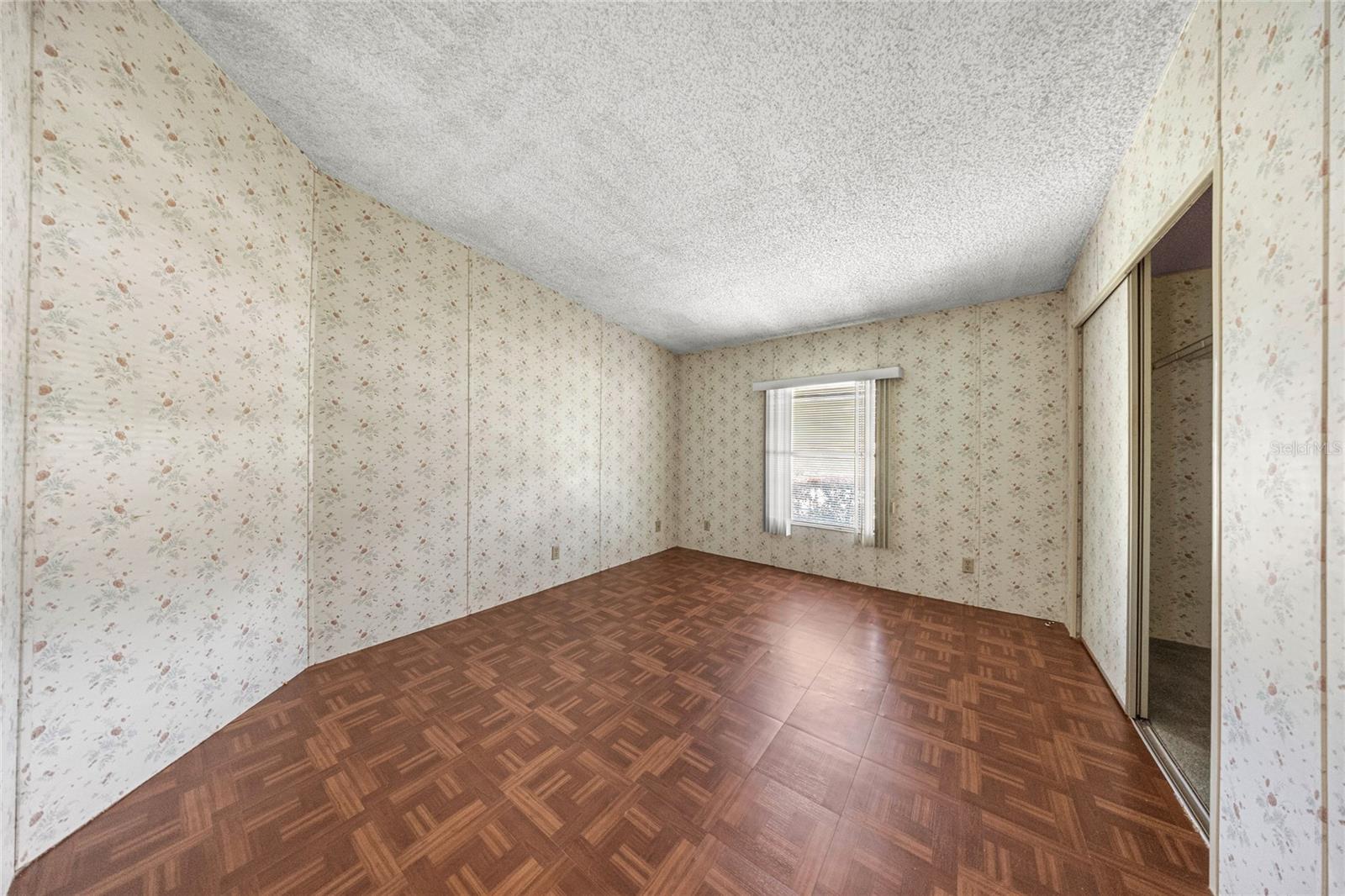 Image 17 of 39 For 6366 84th Lane