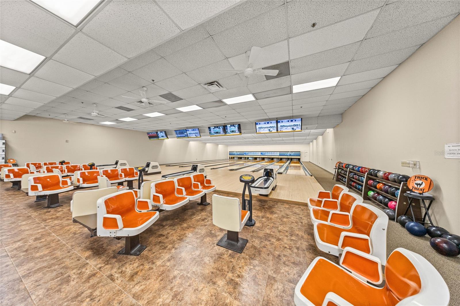 Image 4 of 39 For 6366 84th Lane