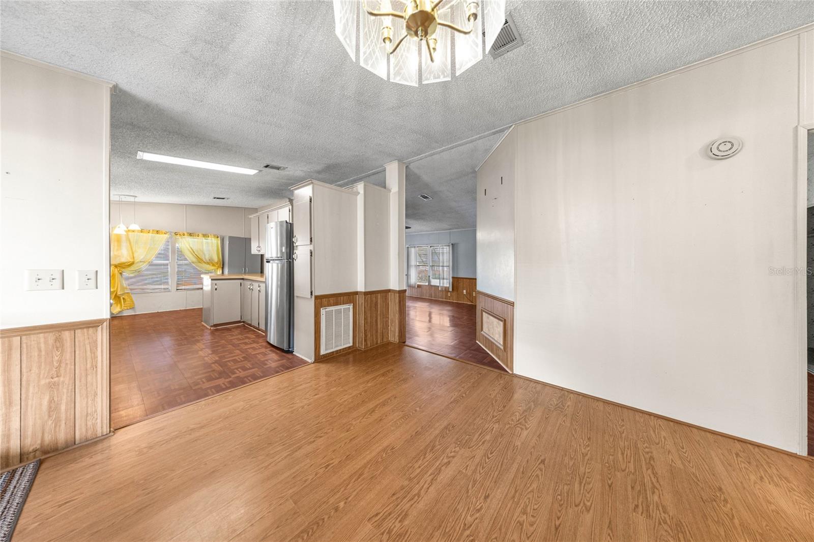 Image 5 of 39 For 6366 84th Lane