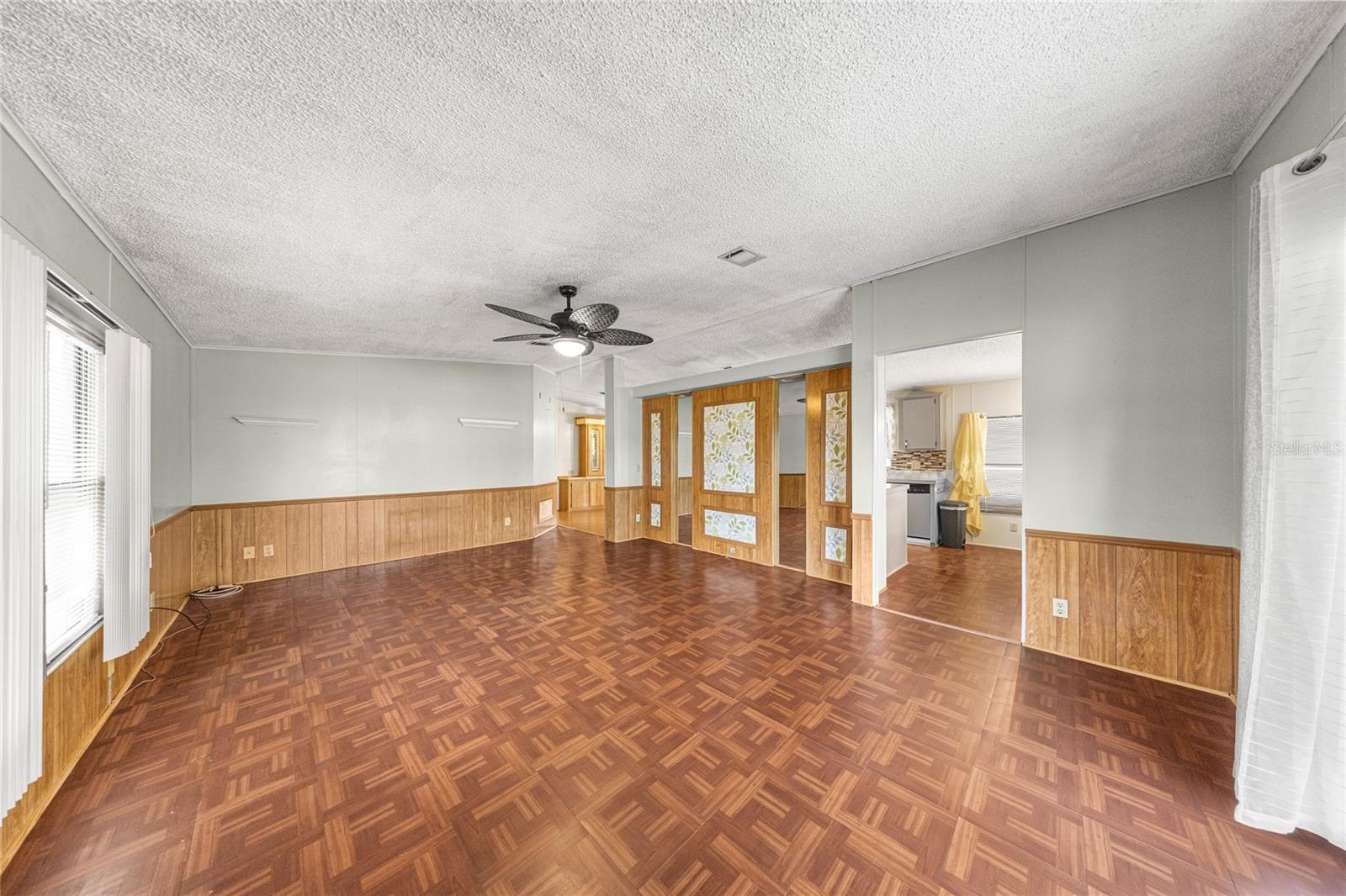 Image 7 of 39 For 6366 84th Lane