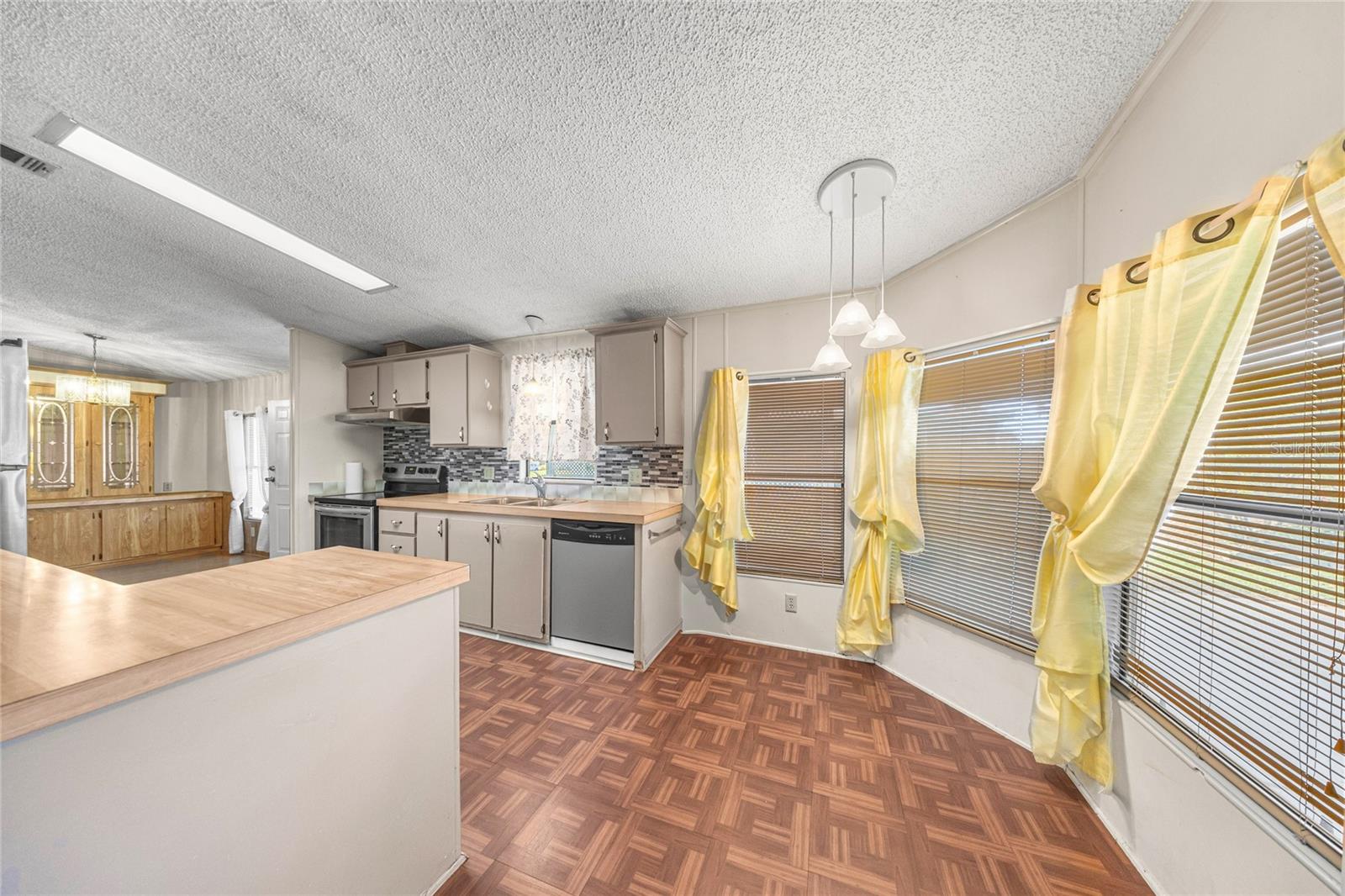 Image 8 of 39 For 6366 84th Lane