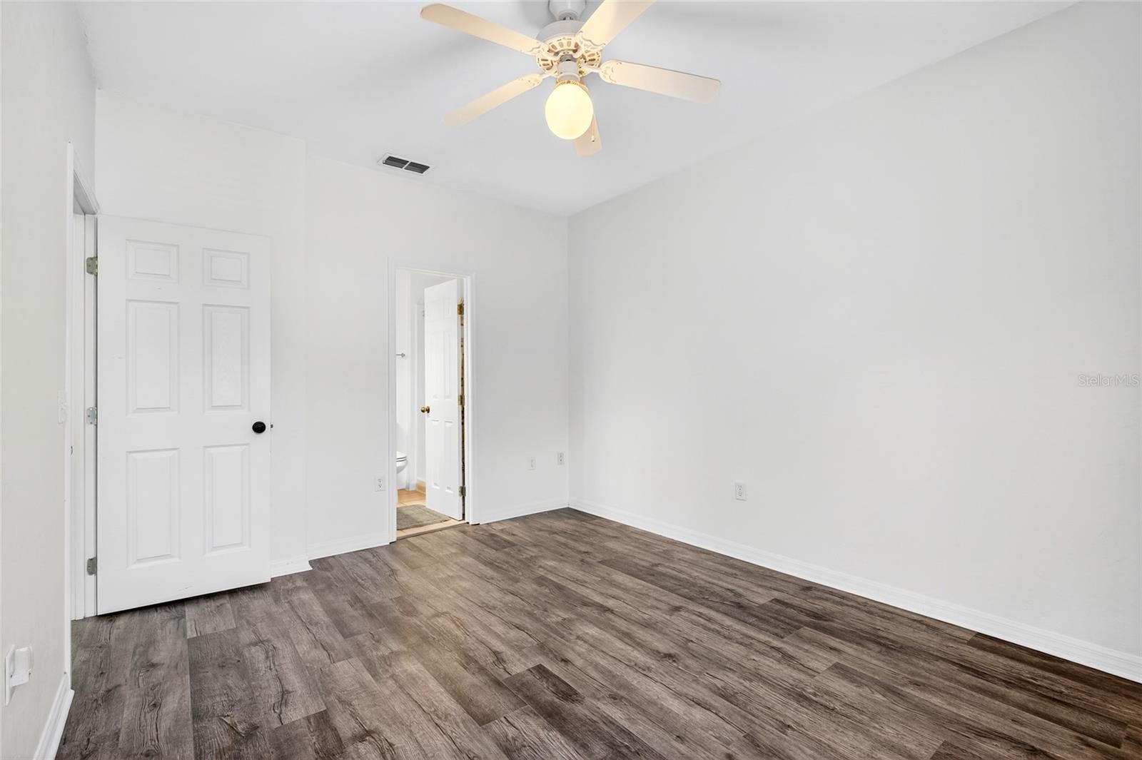 Image 16 of 23 For 13200 Newberry Road 80