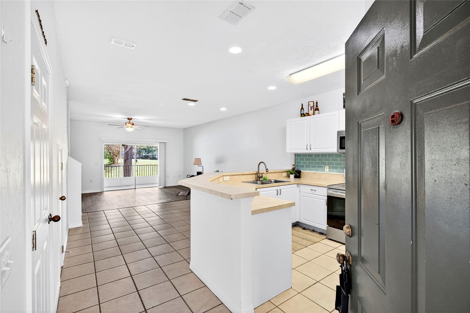 Image 3 of 23 For 13200 Newberry Road 80